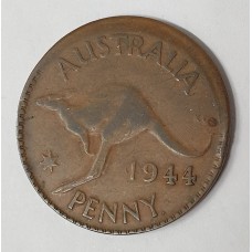 AUSTRALIA 1944 . ONE 1 PENNY . ERROR . OFF CENTRE MIS-STRIKE . BIG LIP
